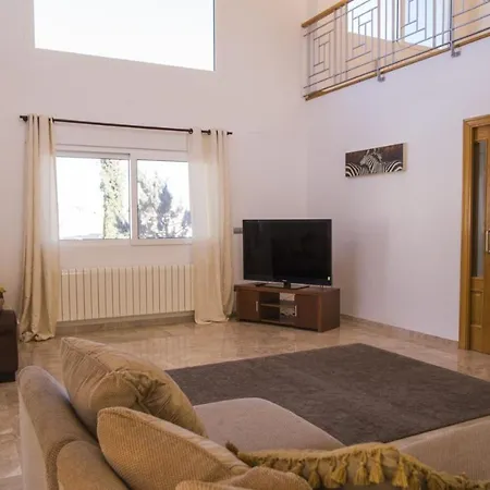Villa Alqueries *